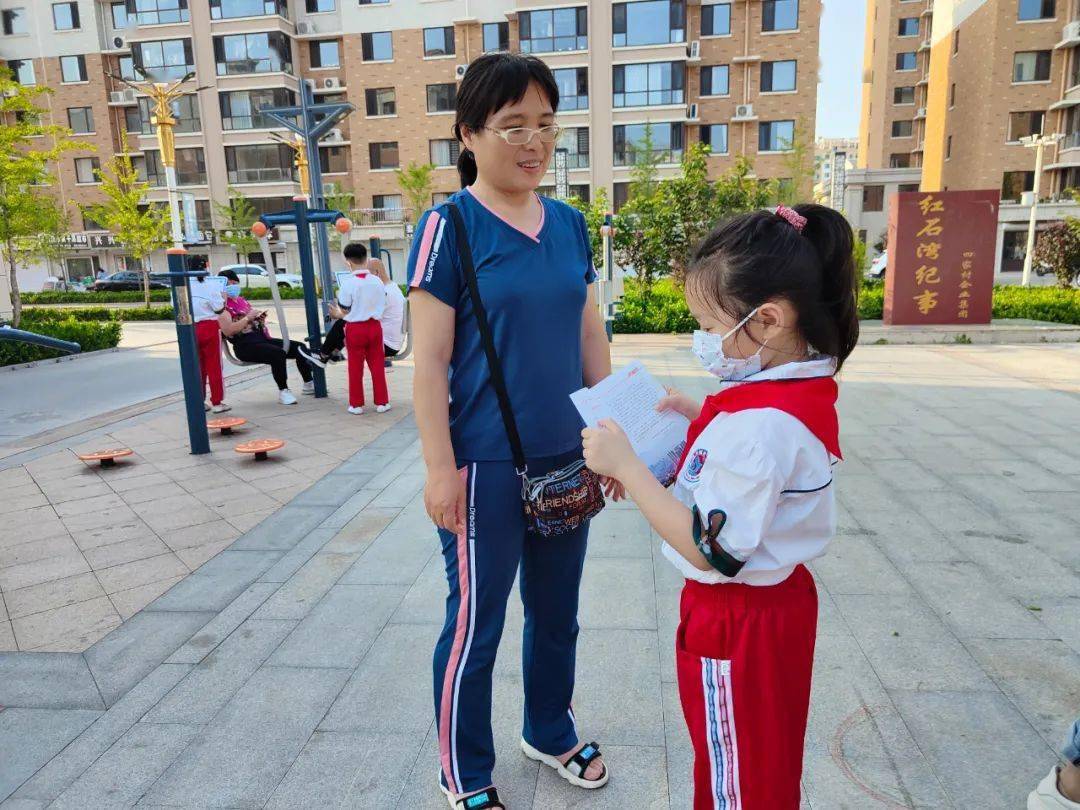 南一小学开展中国梦劳动美童筑中国梦画致劳动美实践活动