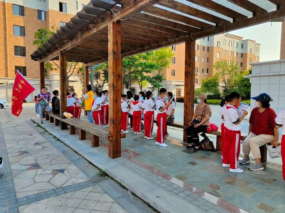 南一小学开展中国梦劳动美童筑中国梦画致劳动美实践活动