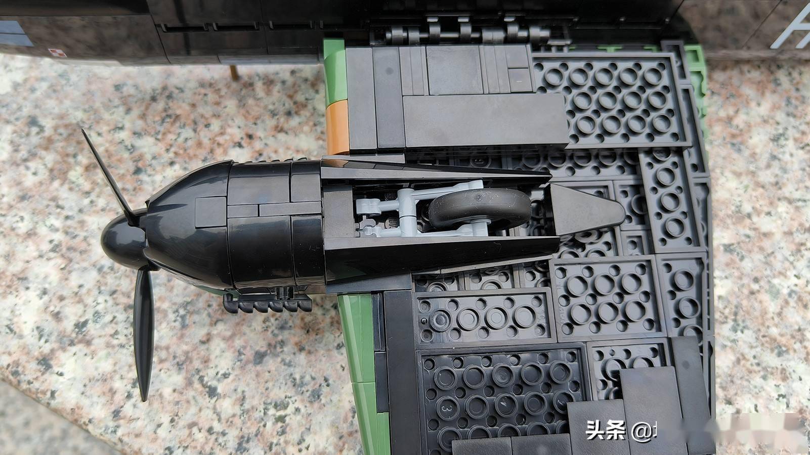 用积木做出的惠灵顿轰炸机,会比游戏中的表现更强悍吗?