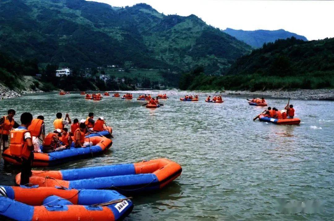 活动地点:城关镇岚河漂流景区活动时间:7月9日这才是夏天的打开方式