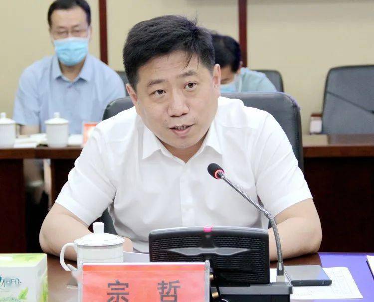 旗委书记王刚对伊利集团长期以来对阿荣旗的关心和支持表示感谢,他说