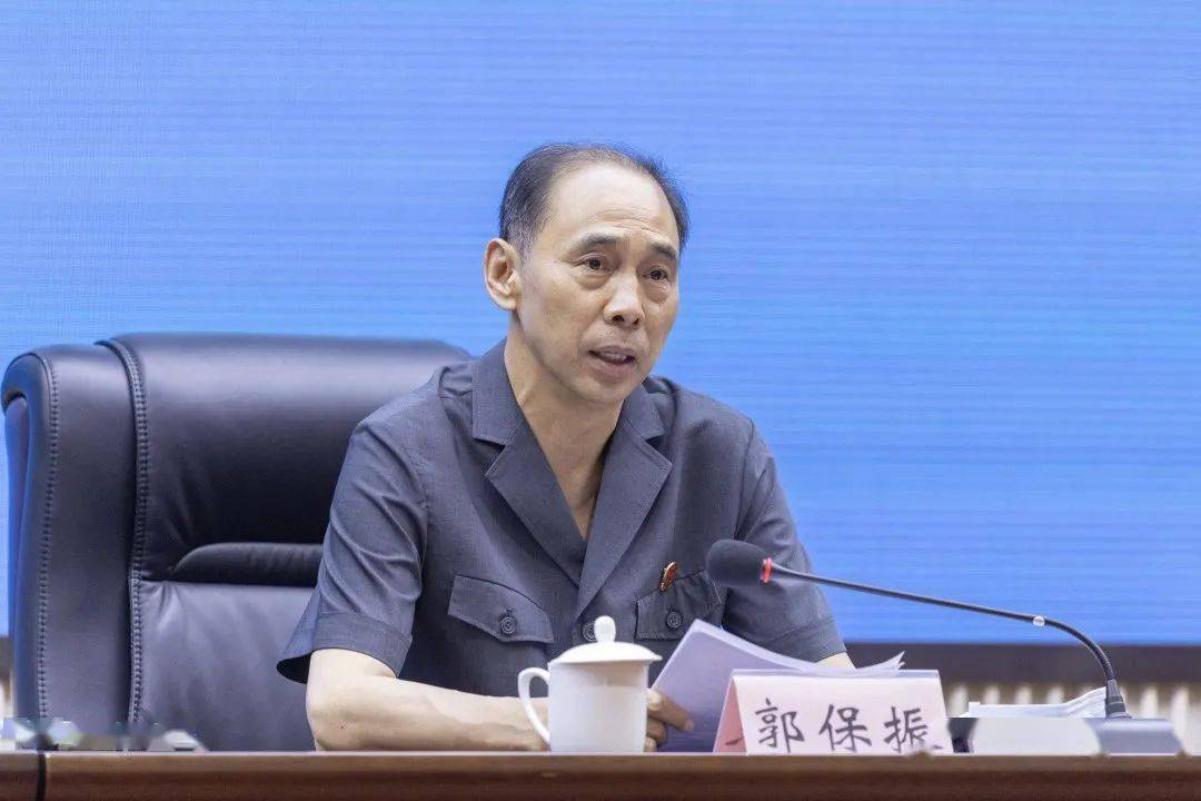 会上,省法院党组副书记,常务副院长郭保振通报了近年来全省法院打击