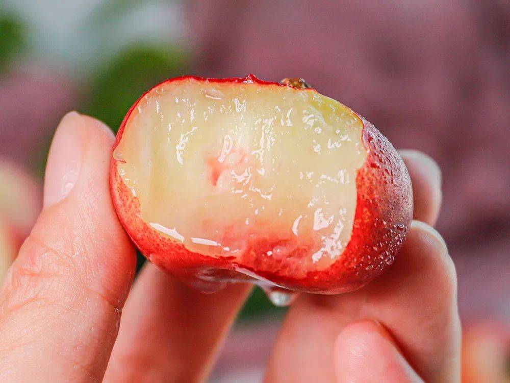 纽扣状的网红桃子小巧迷你爽口多汁甜到心里