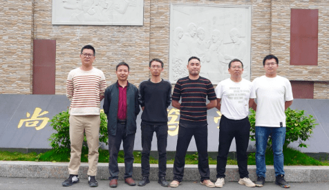 在全体师生的共同努力下,创造了咸丰一中一届又一届的辉煌