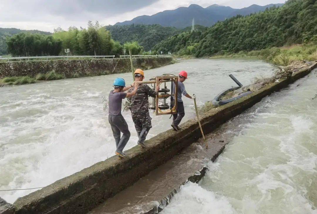 管網等不同程度損毀,龍泉市水利局下屬鄉鎮水務公司立即啟動應急預案