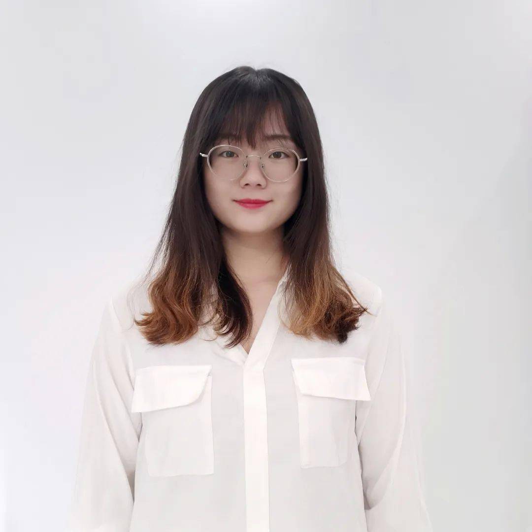 黄丹丹,化学教师本科毕业,工学学士学位,中共党员,高中化学老师,毕业