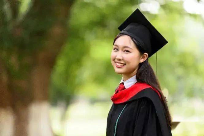 你知道中大学位服该怎么穿吗?