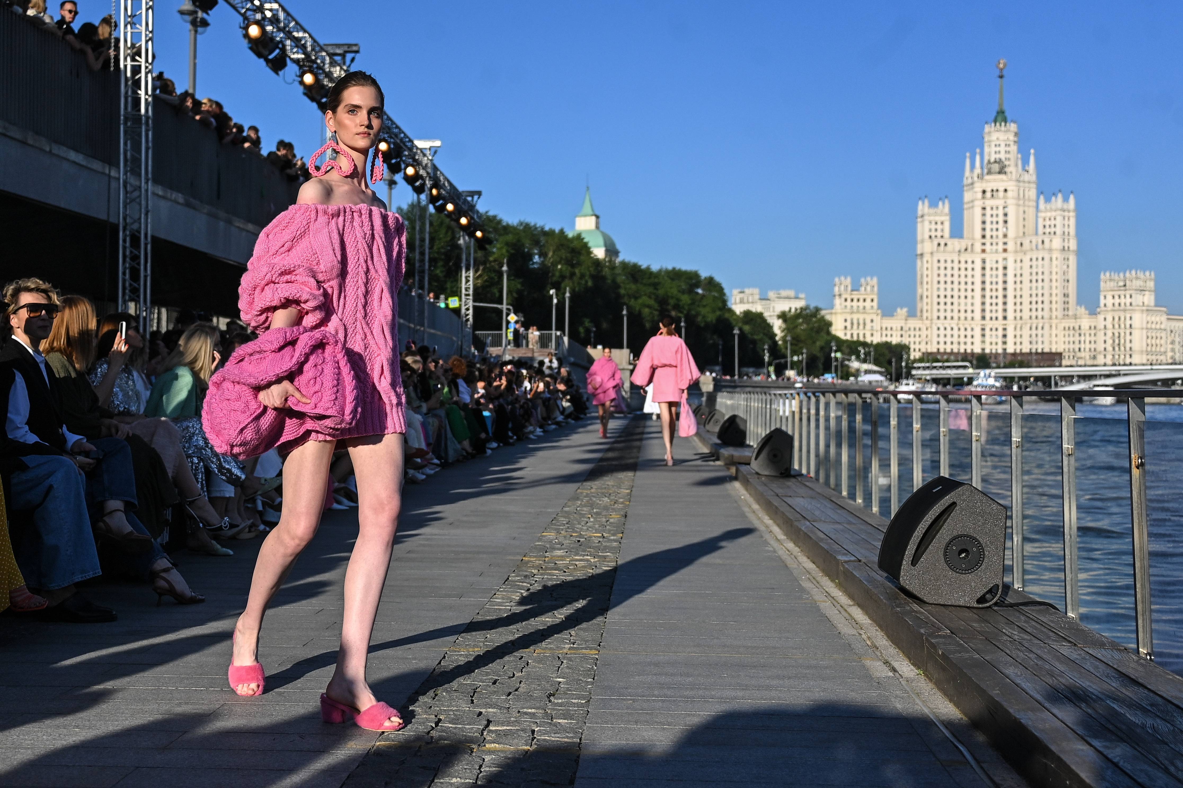 莫斯科时装周——设计师阿莱娜·艾哈迈杜林娜时装秀
