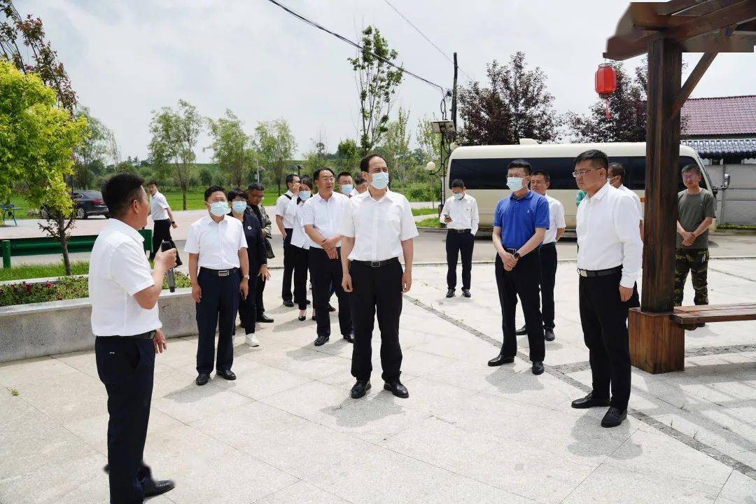 市人大常委会主任张茗朝来辉督查代表工作站建设工作