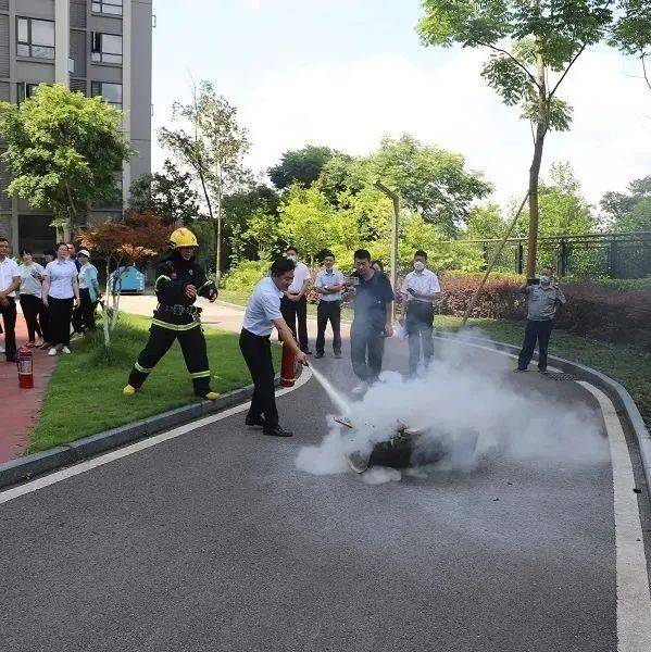 经开区消防走进高层住宅小区开展消防安全知识宣传和疏散演练活动火灾全体人员居民 