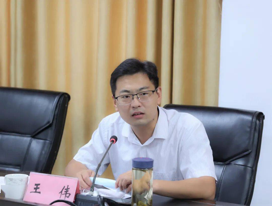 67经济要稳住上思县召开木材行业座谈会