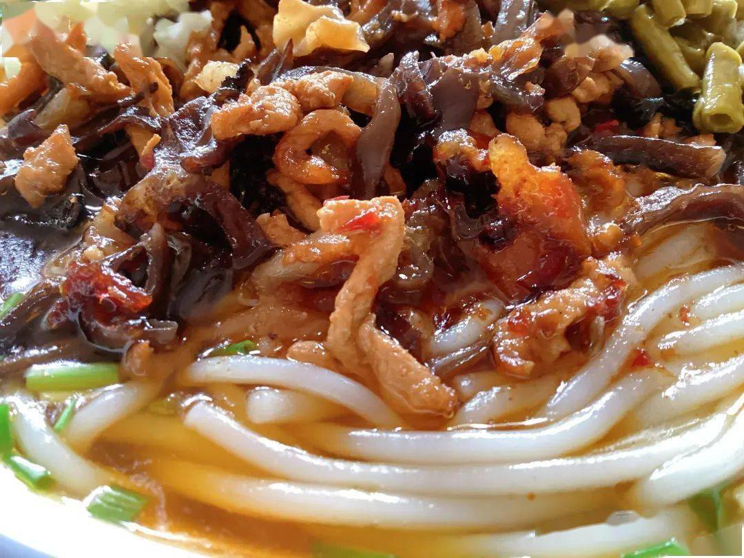 湘西人一天的元气从嗦碗木耳肉丝粉开始