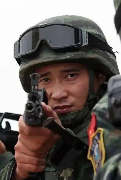 三等功×1!中国特种兵有多牛!_刘洋_雪豹突击队_国王