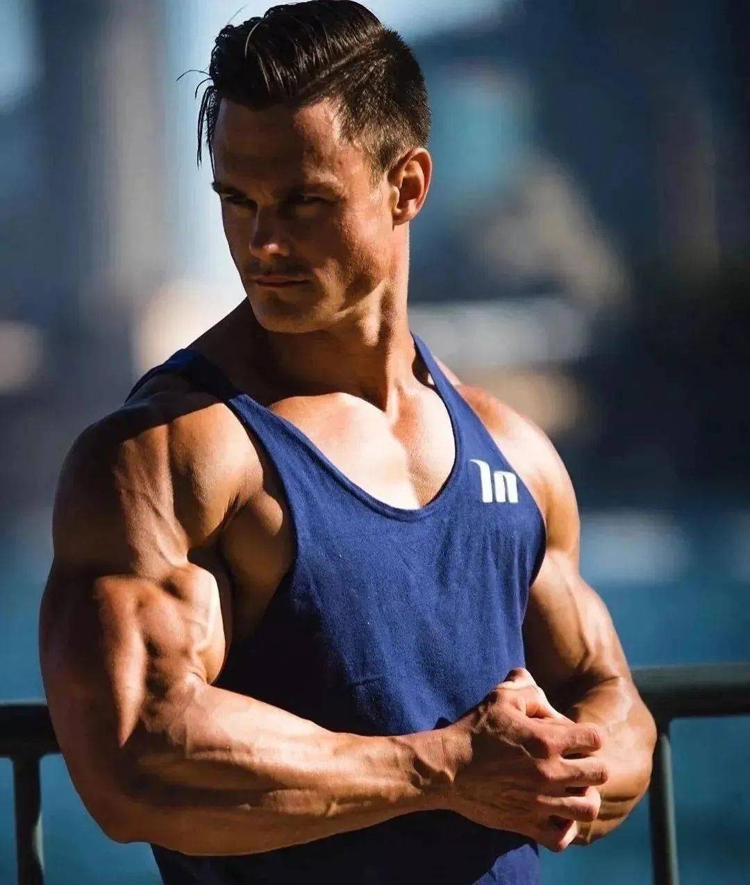 大臂训练动作图解麒麟臂迎刃而达