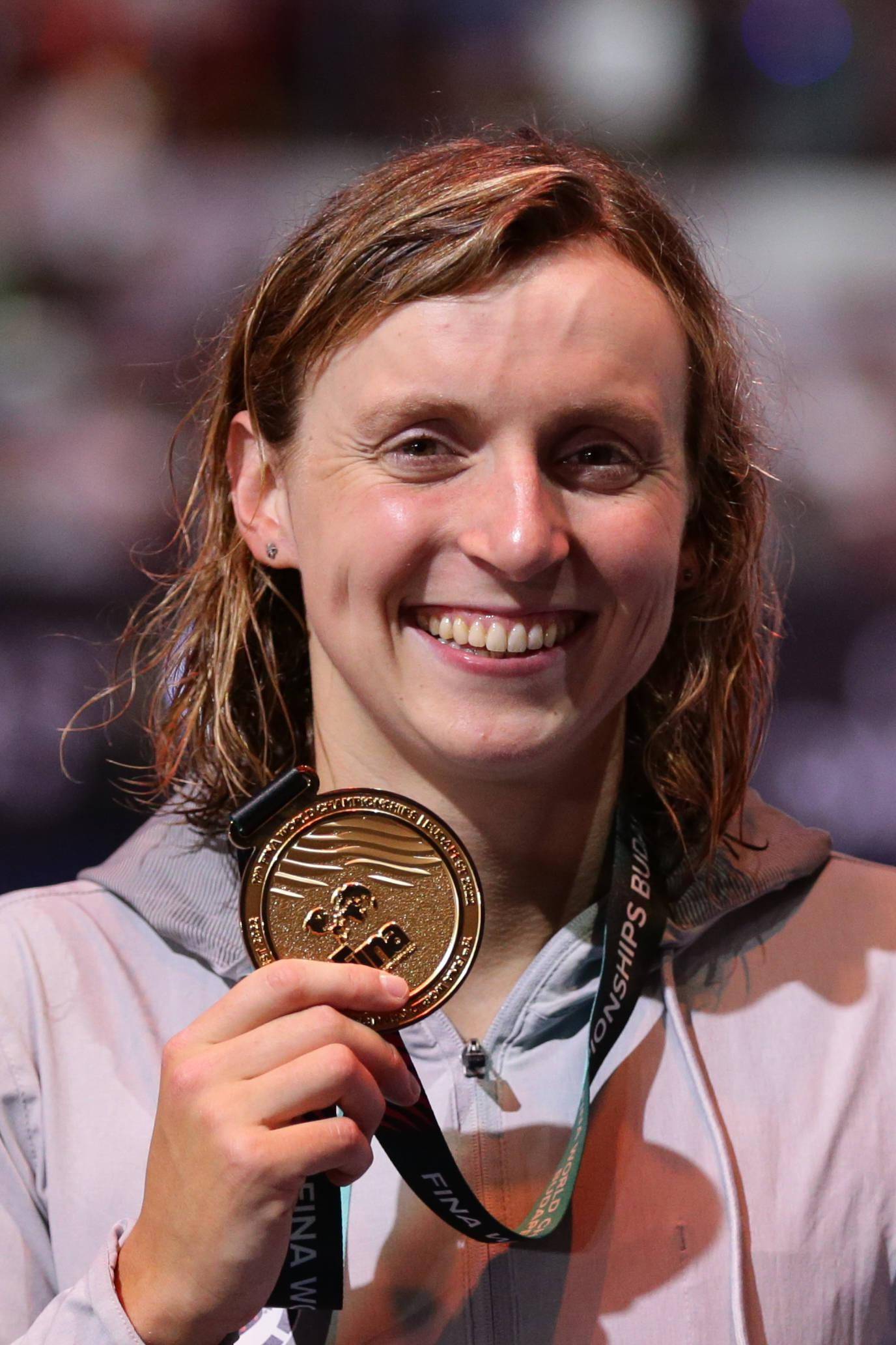 美国选手莱德茨基获女子800米自由泳冠军_新华社_郑焕松_匈牙利