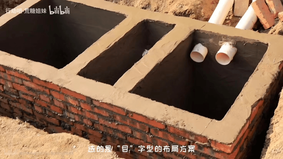 再看令人头疼的旱厕,因为政府免费给村户建了化粪池,姐妹俩就干脆决定