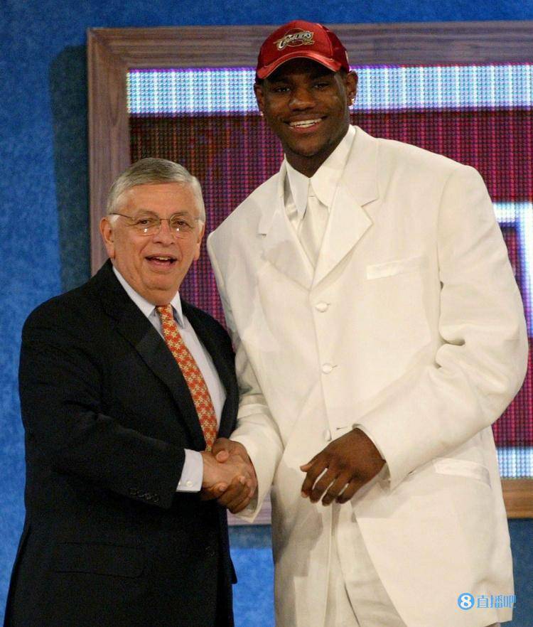 直播吧6月26日讯 19年前的今天，2003年NBA选秀大会