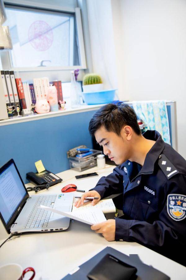 情话多说一点理财就多投一点这位上海警察蜀黍腻到你了吗