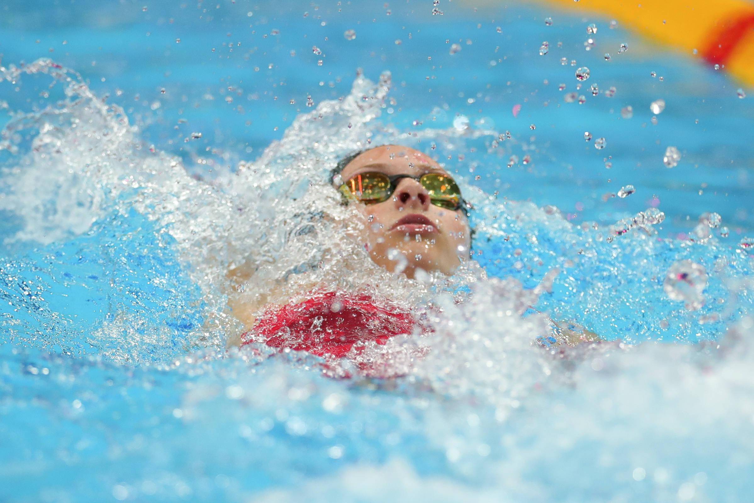 游泳世锦赛加拿大选手获得女子400米个人混合泳冠军