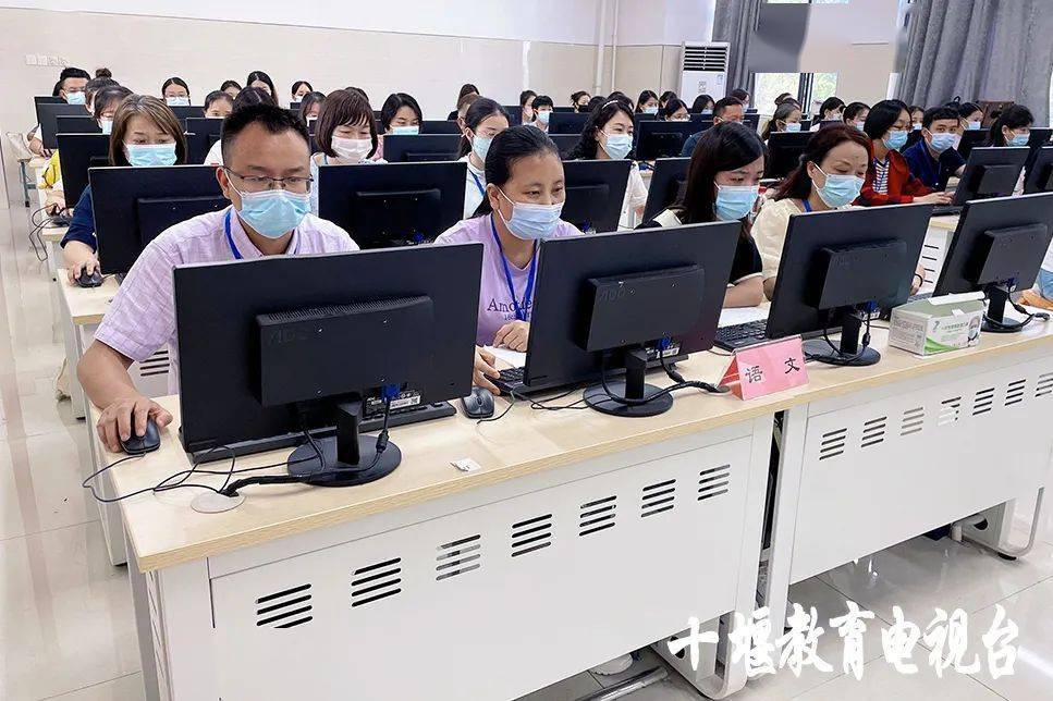 直击我市中考阅卷现场