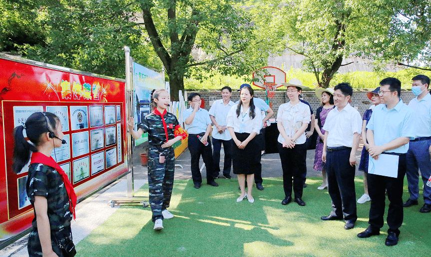 当天上午,湖北师范大学党委副书记,校长李宏,黄石港区区委书记严荣勇