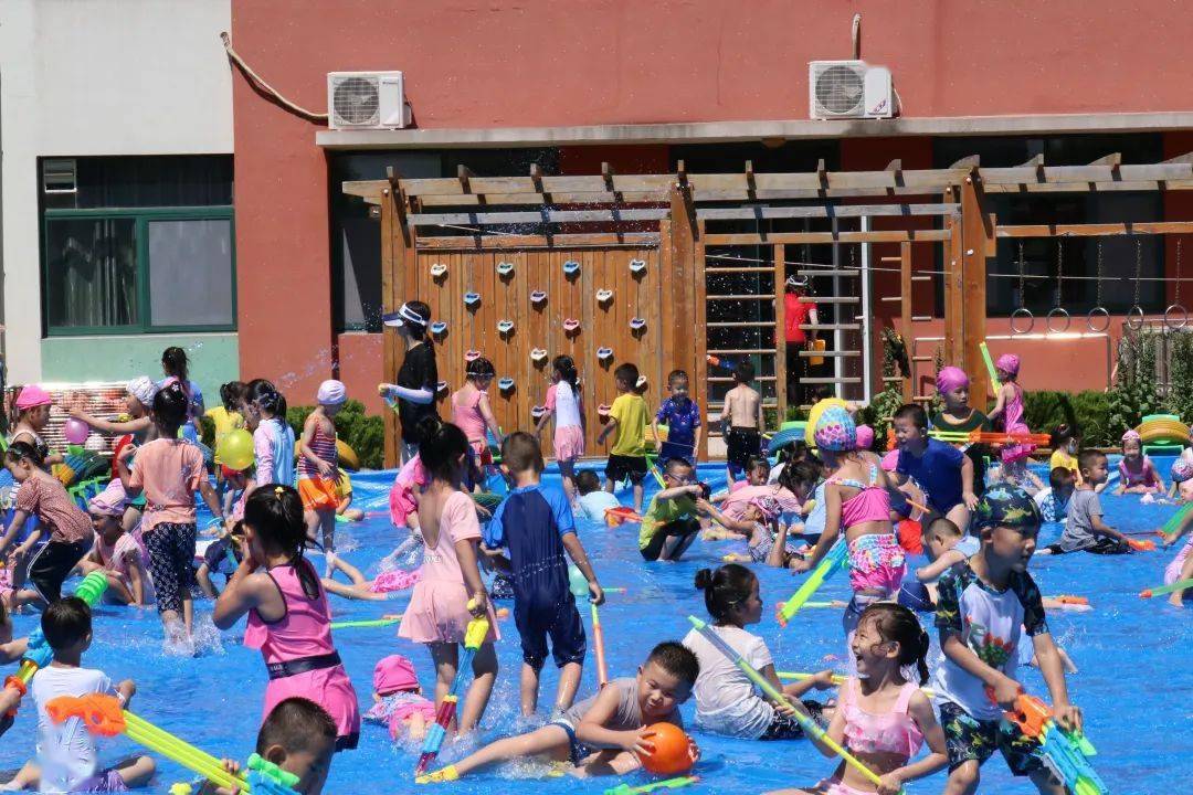 墾利區中興幼兒園開展玩水嗨翻天清涼度夏日第二屆玩水節活動