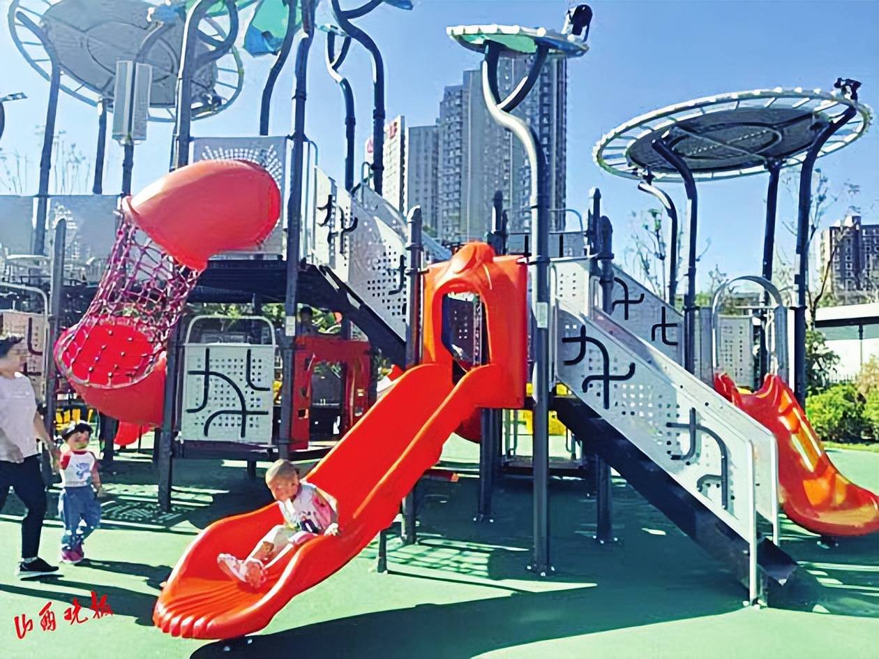许晶晶)6月24日,占地近3000平方米的太原迎泽公园儿童活动区正式开放