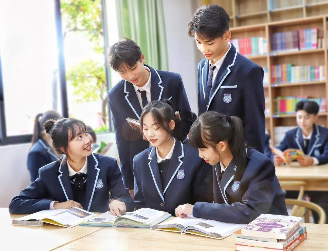 肇庆市华赋实验学校(简称"肇庆华赋"),原名"华南师范大学附属肇庆学校