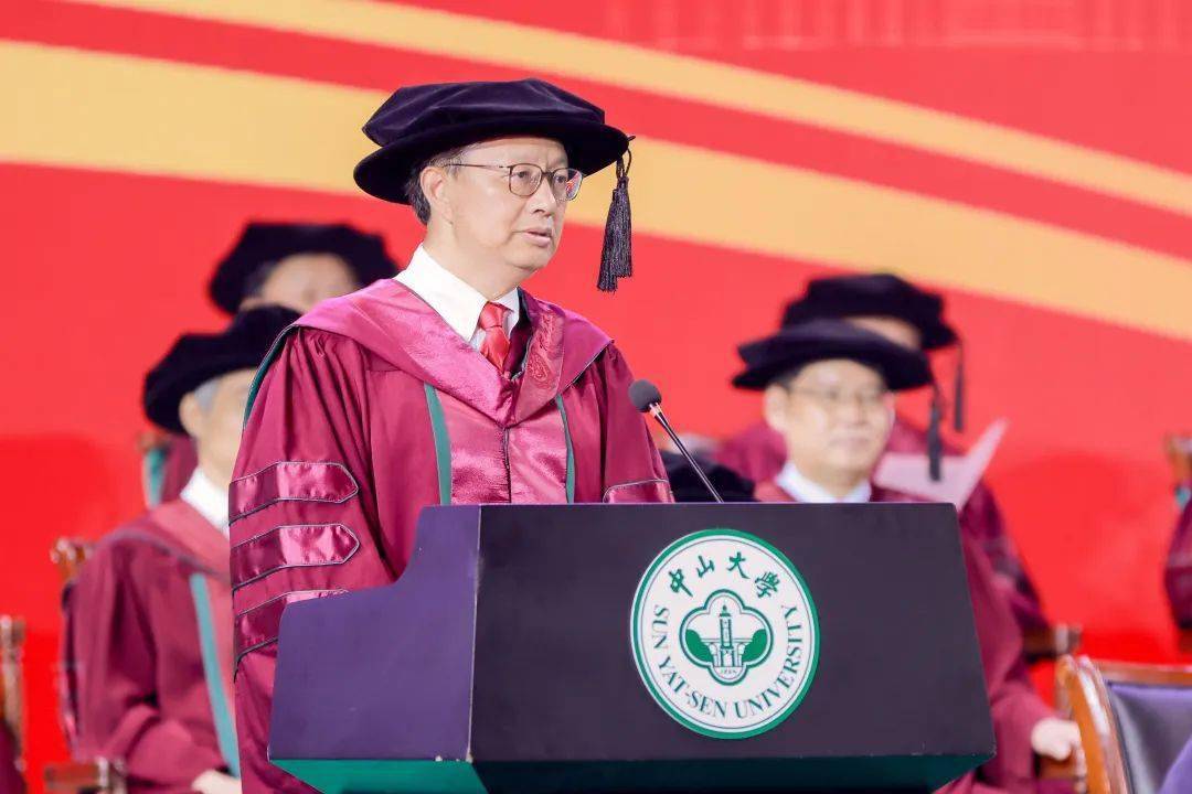 振兴中华永志勿忘中山大学2022届毕业典礼举行