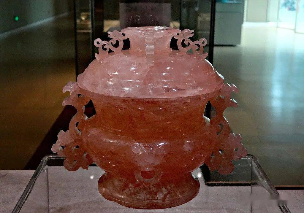 在南京博物院却有很多很多甚至台北故宫中也十分罕见在别的博物馆基本