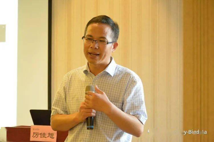 厉佳旭, 浙江省德育特级教师,龙赛中学校长规范引导言行与价值追求