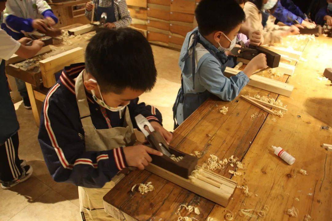 易闻思修中央书店巧手小工匠丨木工手作初体验