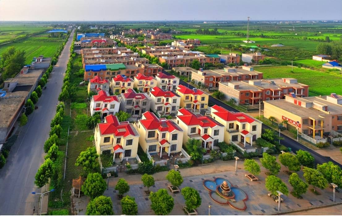 新野县上庄乡五星照亮致富路美丽乡村入画来