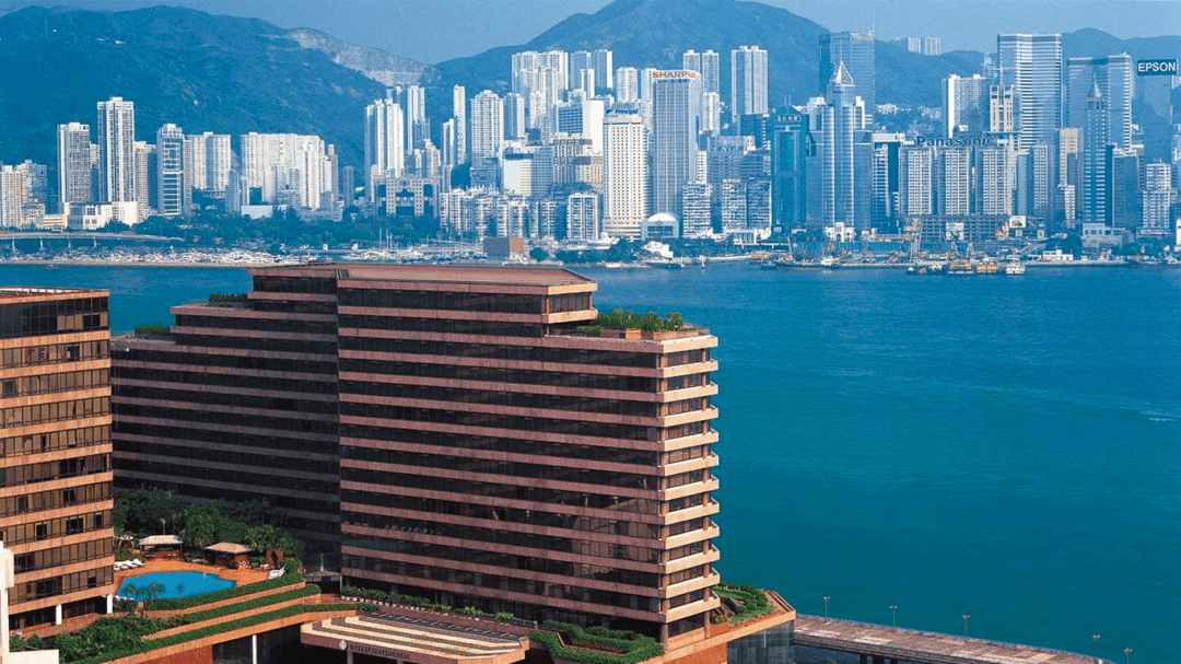 1980 香港丽晶酒店香港喜来登拥有仅50年历史,至今屹立不倒.