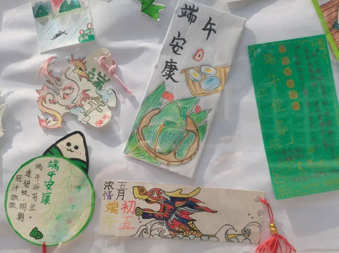 书签通过此次寓教于乐的特色作业,引导同学们了解,认识,喜爱端午节这