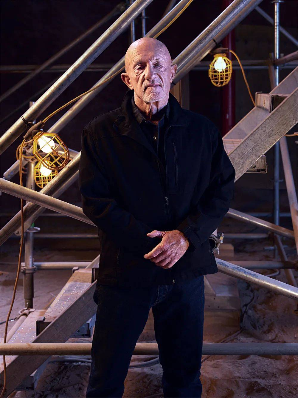 《风骚律师》和《绝命毒师》(breaking bad)在时间上一前一后,连接美