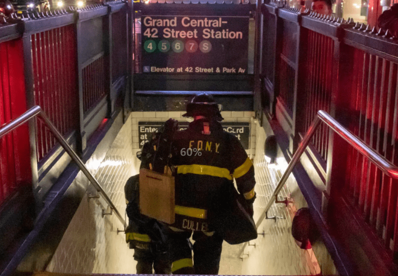22岁华裔女子跌落纽约地铁不幸身亡：站台上突然晕倒 落轨原因待查