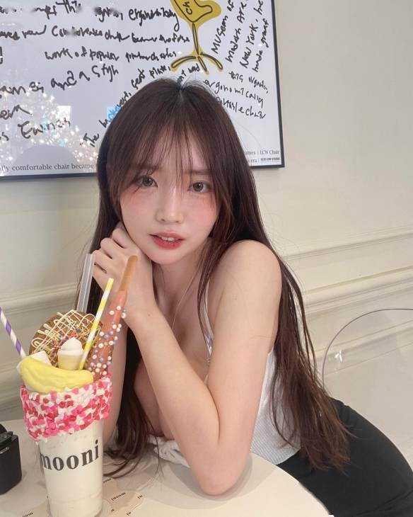 绝不吝啬展示好身材！韩国清纯脸正妹rina美照赏
