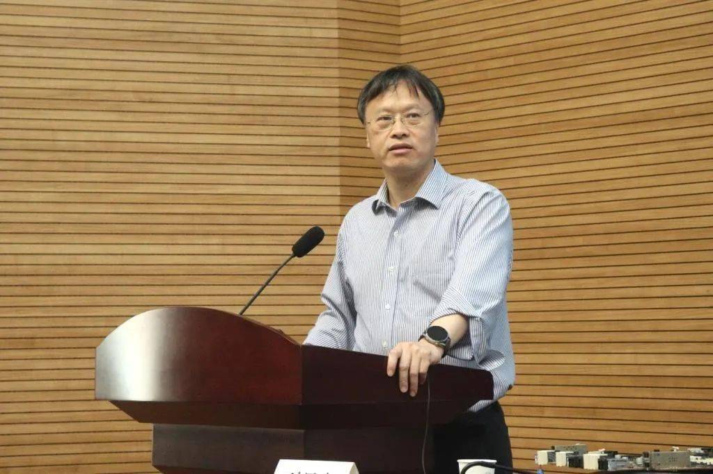 院士,中车首席科学家,湖南大学机械与运载工程学院院长丁荣军做客"经