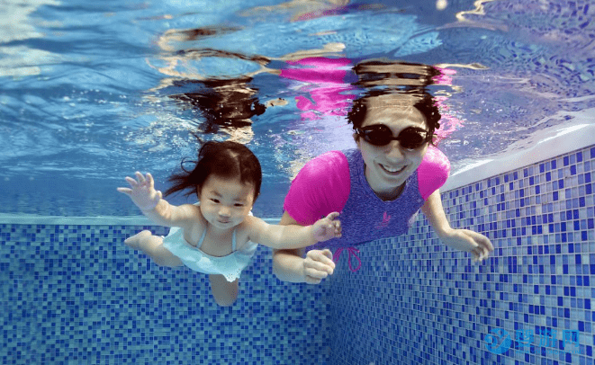 【学游泳】学游泳的最佳年龄_学游泳的好处
