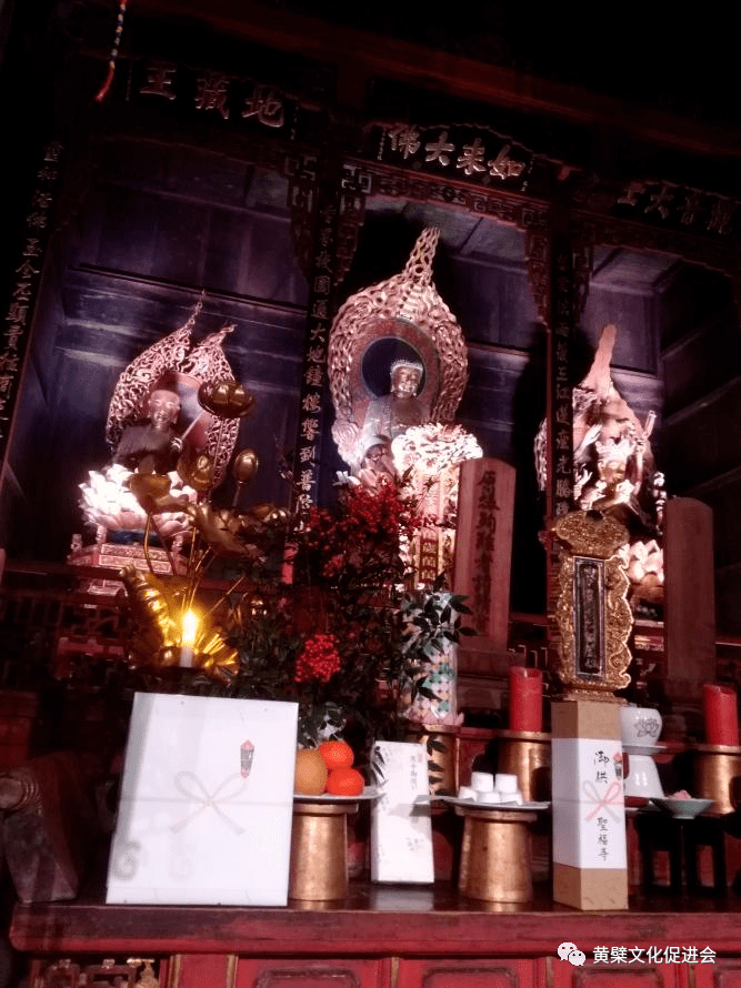 《秋日闻东京船诸居士到崎识喜》德泽殊方同体仁,几番磨炼愈坚真.