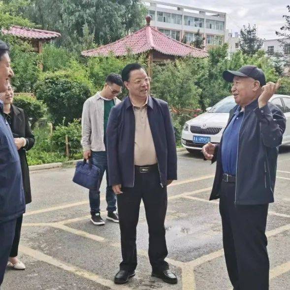 海东市政协副主席安永辉一行到我县开展“七一”慰问活动_吴进文_事业_身体状况