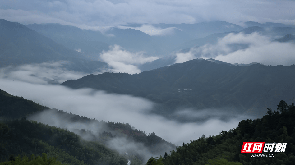 雨后炎陵云雾绕山宛若仙境