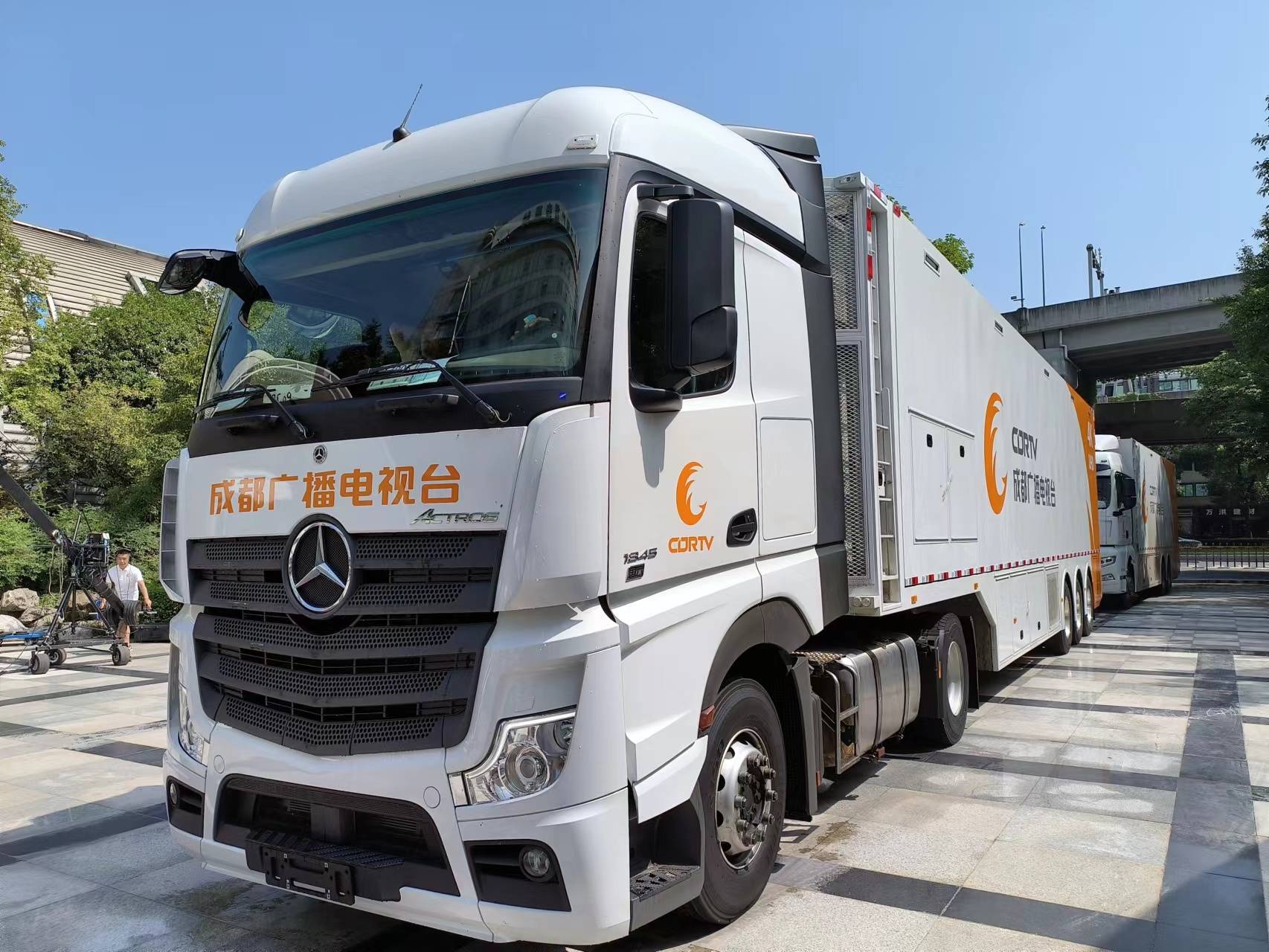 助力世界文化名城建设成都广电4k超高清转播车交付