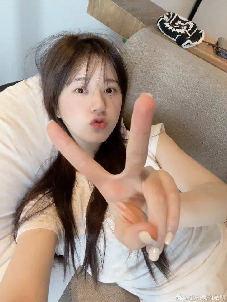 omg倪妮这自拍角度普通人真hold不住