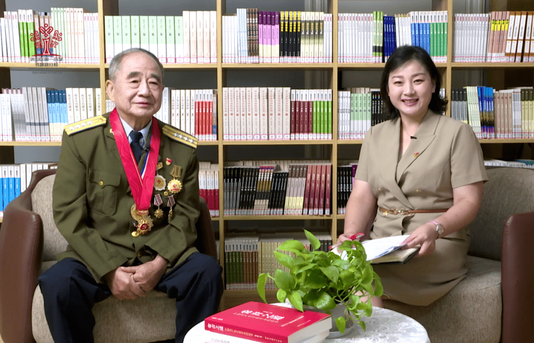 局军休四中心老兵宣讲团成员,空军老战士报告团团长毛兰成受邀做客