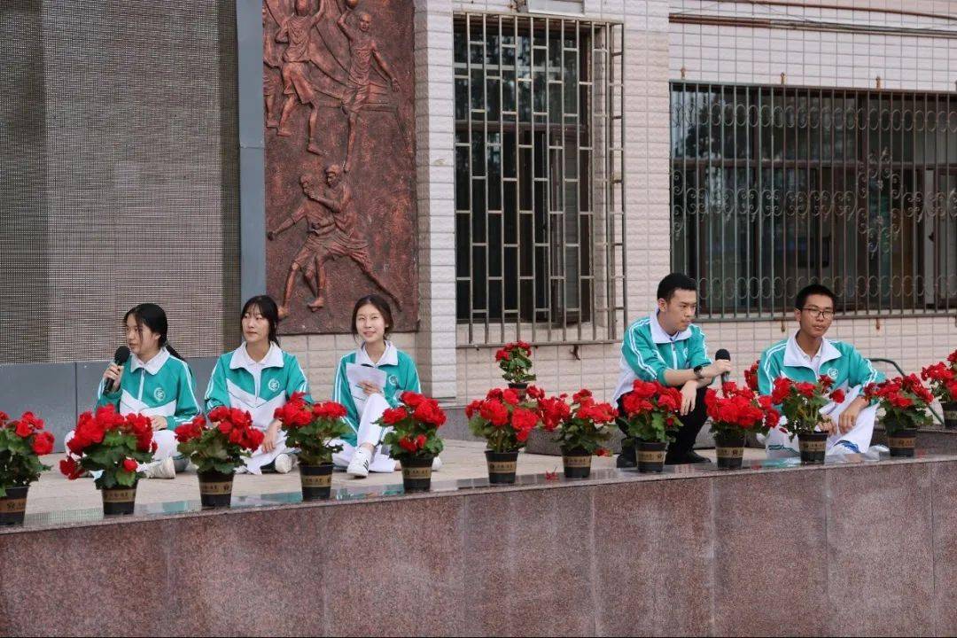 毕业季苔花绽放自有芳华首都师大附中2022届初三年级毕业典礼隆重举行
