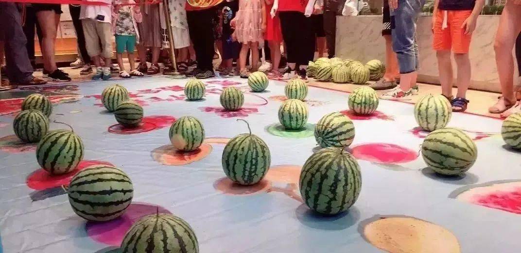 00-18:00到访营销中心签到登记即可领取套圈;2每人3个套圈,套中的水果