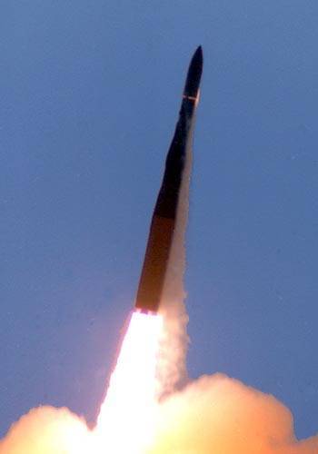 试验火箭发射11秒后爆炸，美国“哨兵”洲际导弹再入飞行器部分首次试验失败