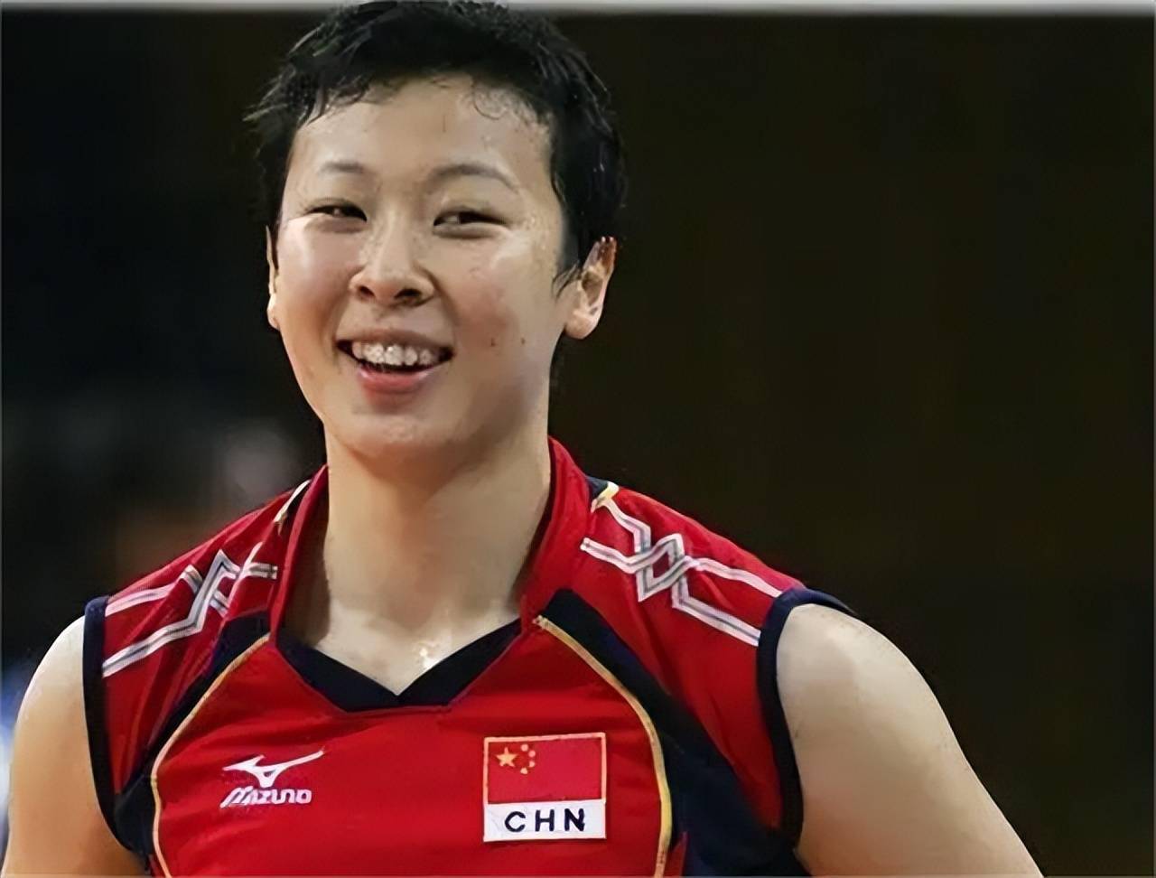 冯坤2014年为爱远嫁泰国混血儿子单眼皮卷头发和妈妈极为相似